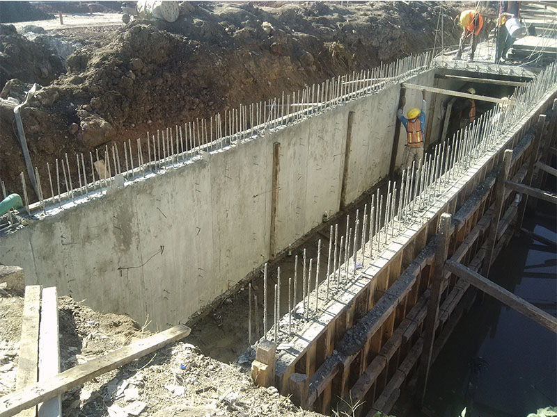 Construcción de Canal Encofrado